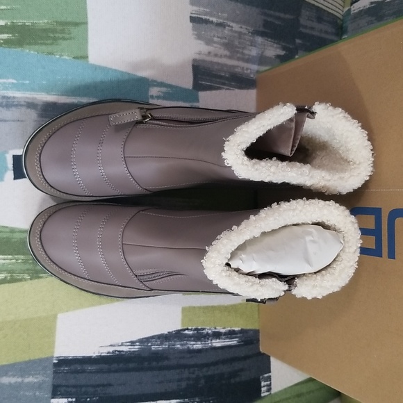 JBU Woman Snowbound In Taupe Size 6 M NIB - Picture 4 of 9